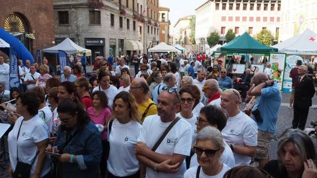 Festa Volontariato Un grande successo La città del bene comune: domenica 23  in migliaia fra gli stand