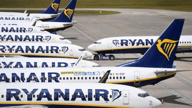 Ryanair viola i protocolli Coronavirus, cosa farà l'Ente Nazionale per l'Aviazione Civile?