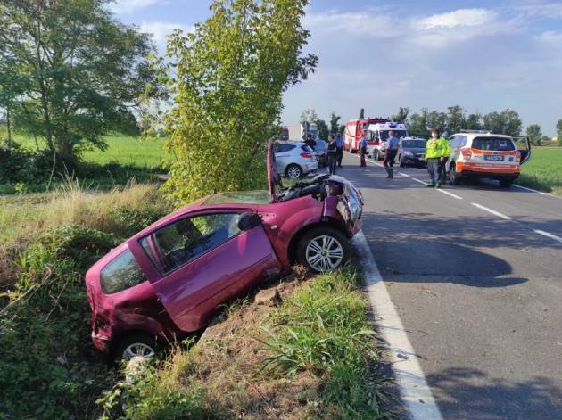 AGNADELLO AUTO FUORISTRADA: DUE FERITI