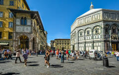 Aduc Vivere nell’overtourism. Quattro passi e due pensieri in un città distrutta, Firenze